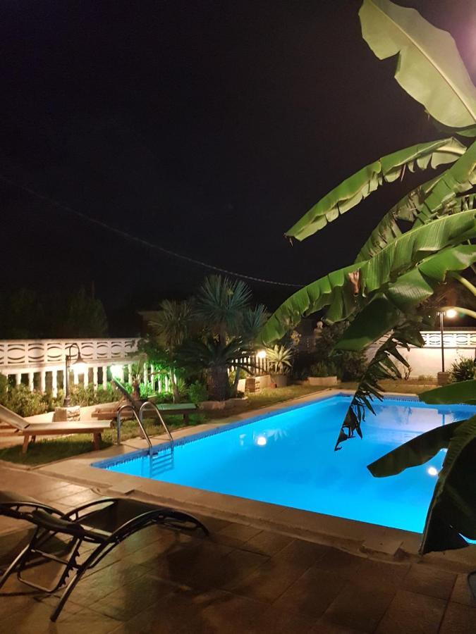 Da Vinci Room Villa Blanca كامبريلس المظهر الخارجي الصورة